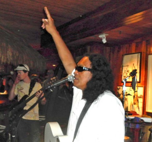 Henry Kapono at Duke’s