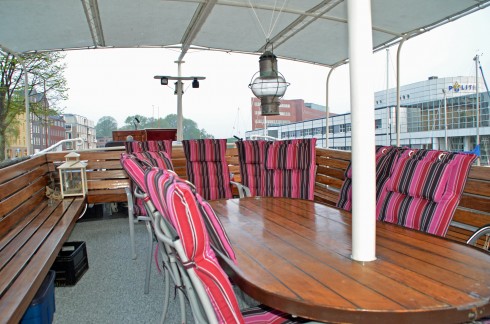 Zwaan outside lounge