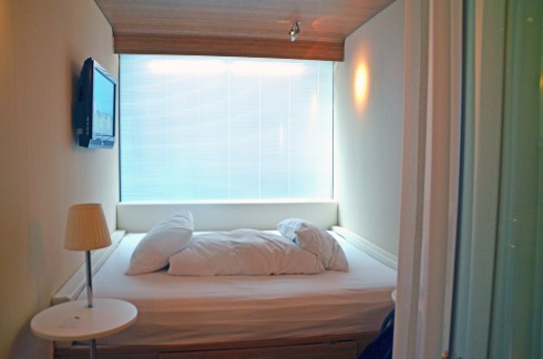 citizenM room 245 bed