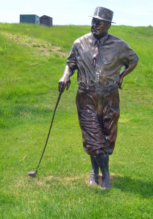 The Squire, Gene Saracen