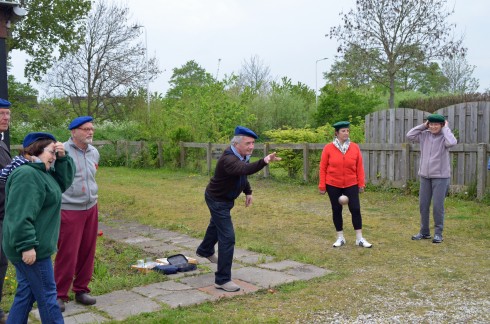 Tossing a boule against team green