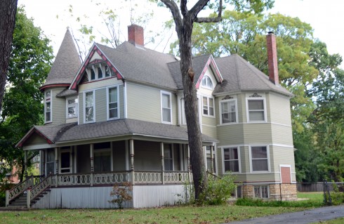 Typical Forest Avenue home before Wright