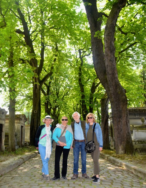 On Avenue du Thuyas in Pere Lachaise