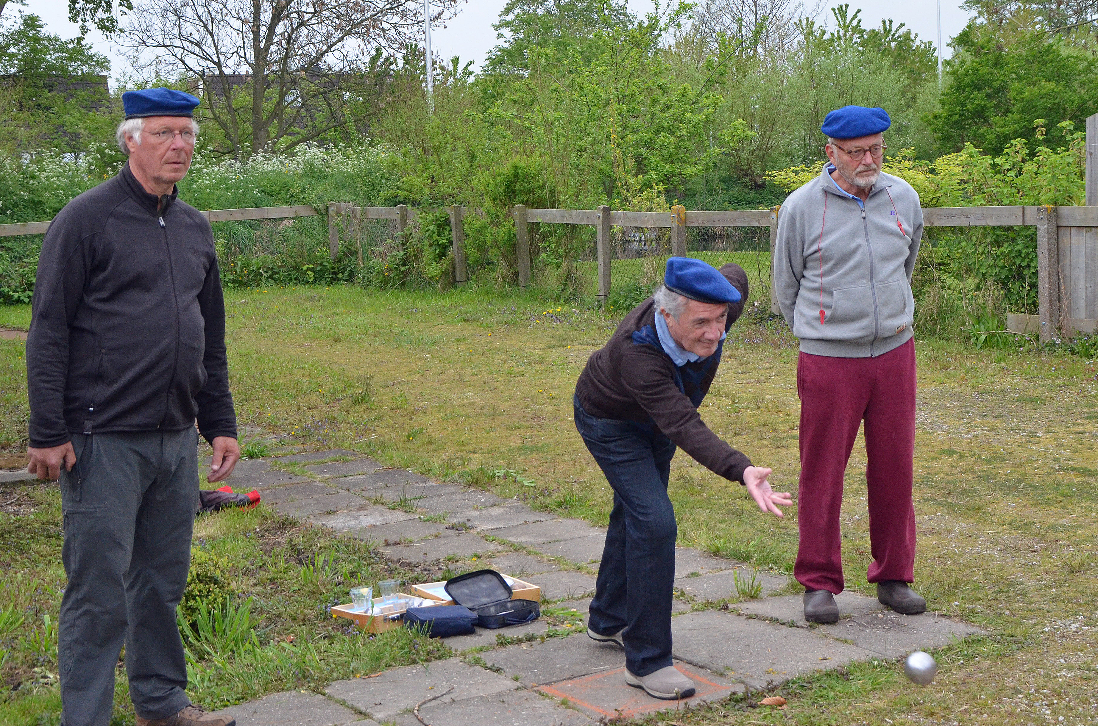 Playing boules in a back lot in Ouder Weeteringj