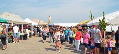 Big crowds at the St. Jacob's market