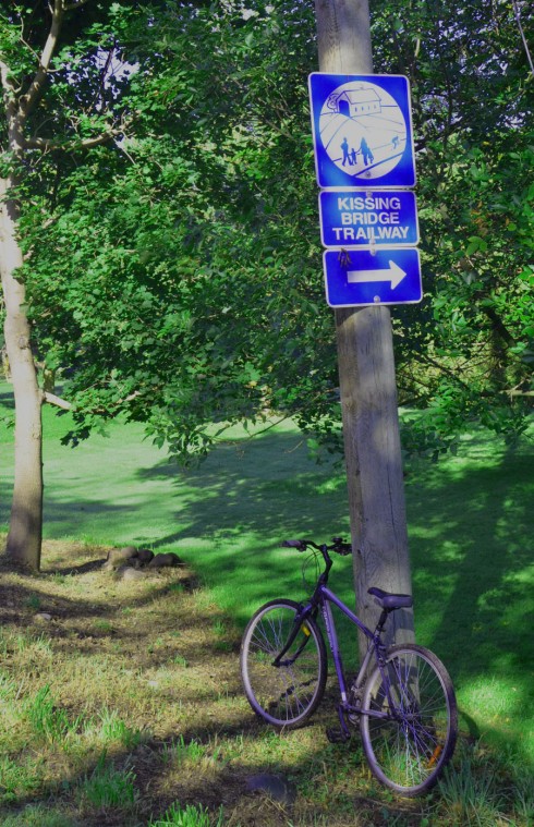 Cycling Mennonite country - Kissing Bridge Trailway