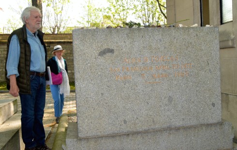 David, Alison & Alice B. Toklas in Pere Lachaise