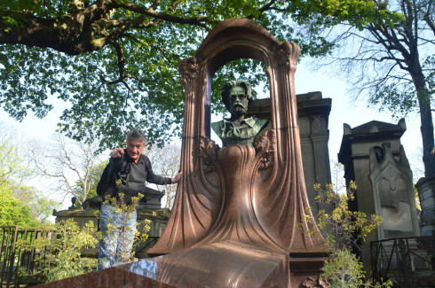 J'Accuse in Montmartre Cemetery