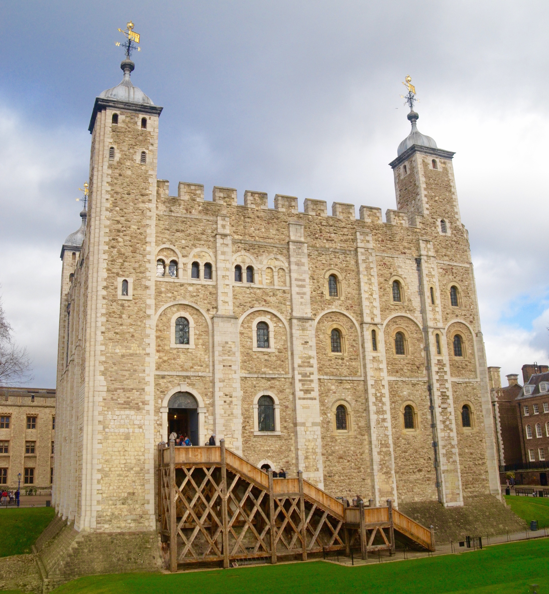 The Tower of London - The Key to English History.