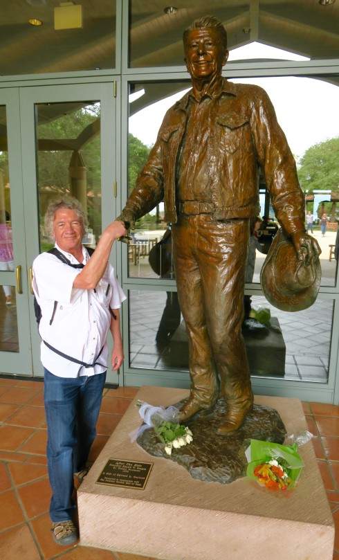 Ronald Reagan statue at the entrance to the Reagan Library