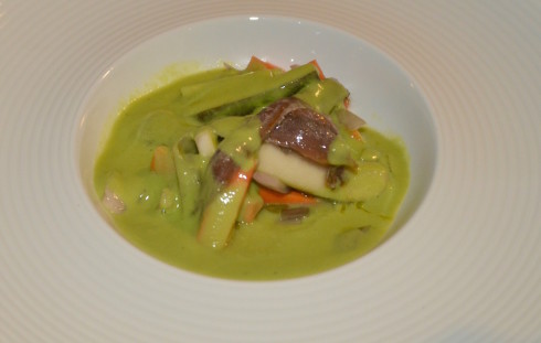 Pea soup infusion with anchovies and vegetables