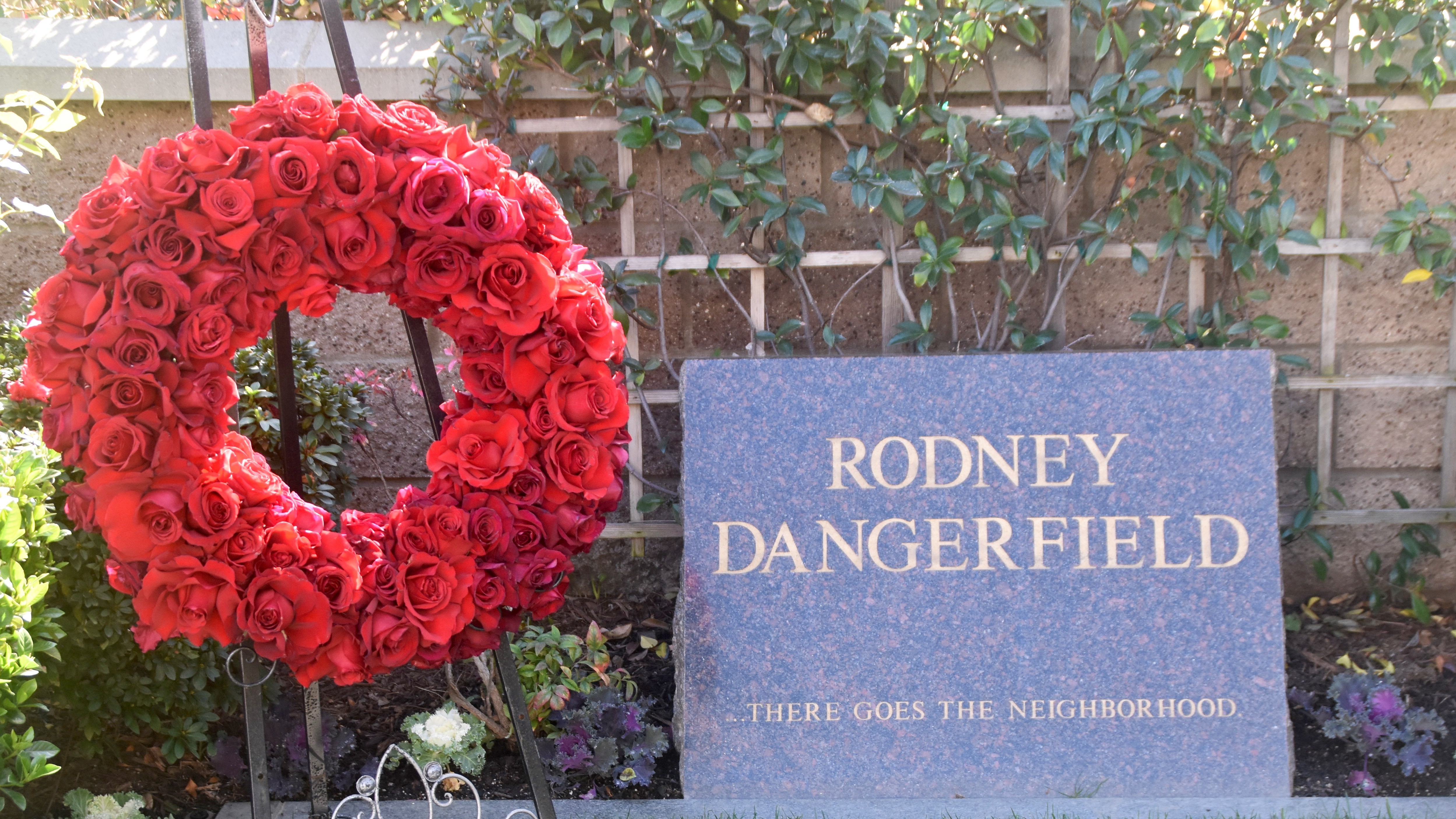Rodney Dangerfield, Westwood Village Cemetery