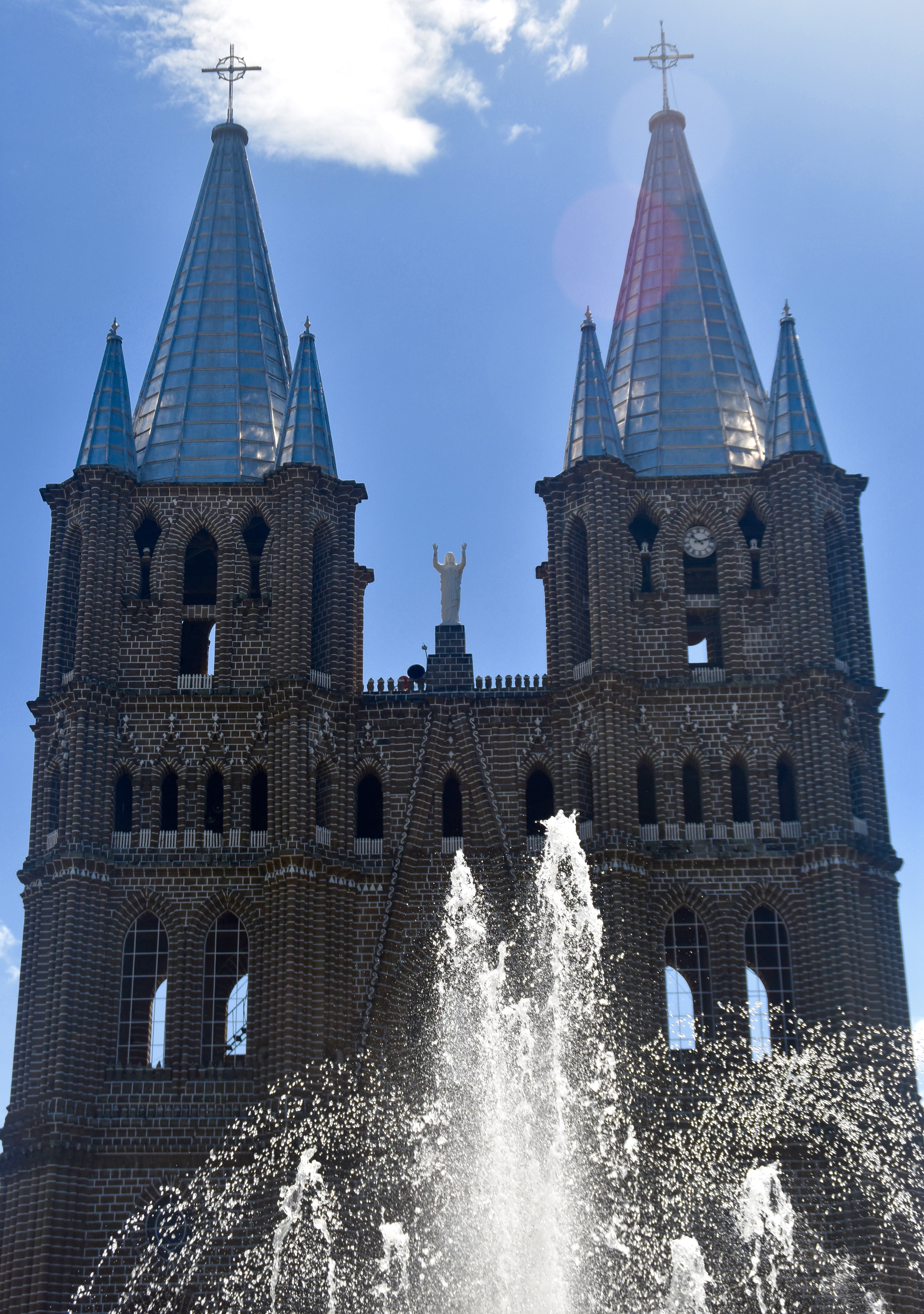 Cathedral & Fountain, Jardin