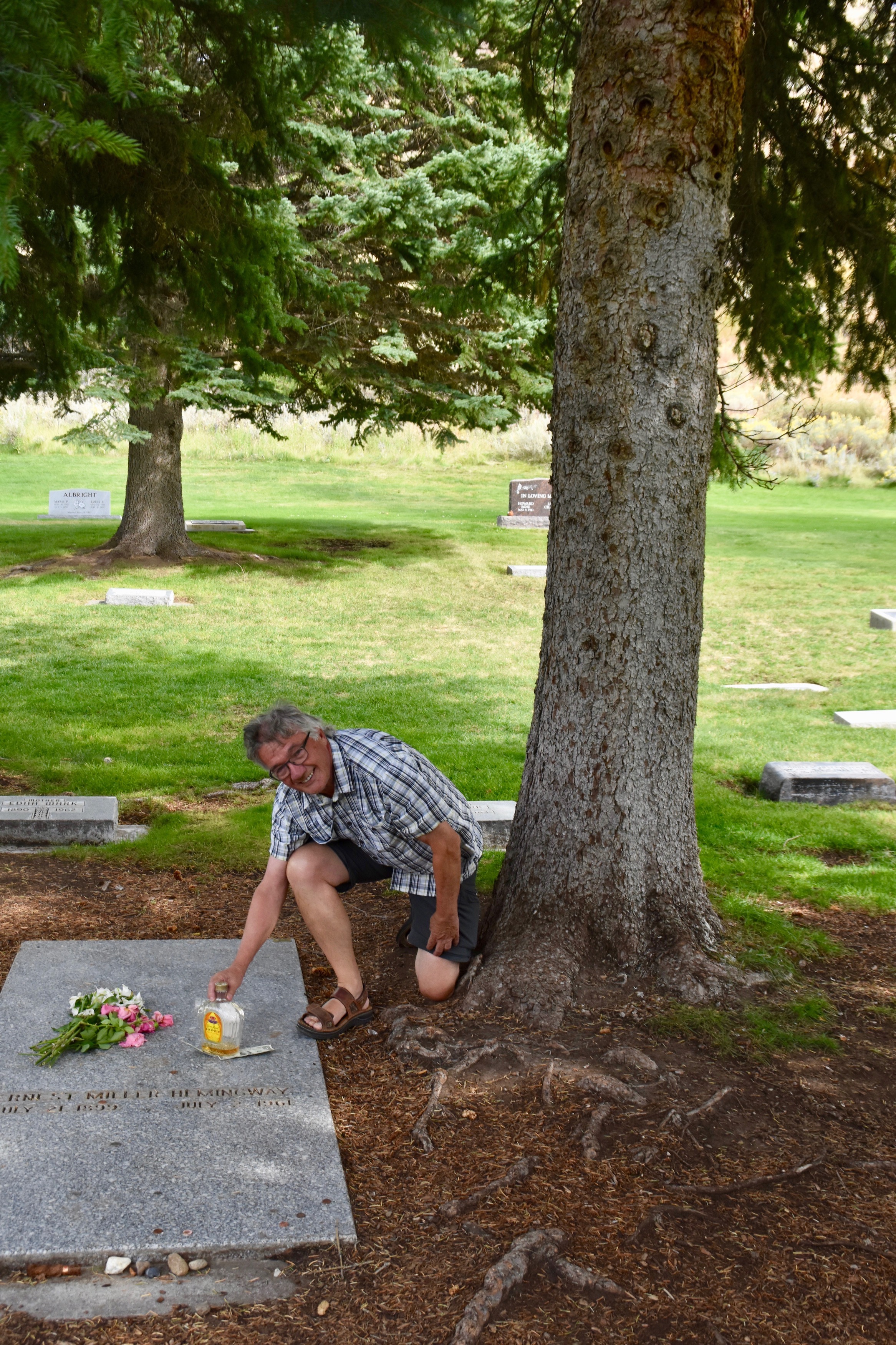 Ernst Hemingway looking in the trunk of his car, Sun Valley, Idaho]