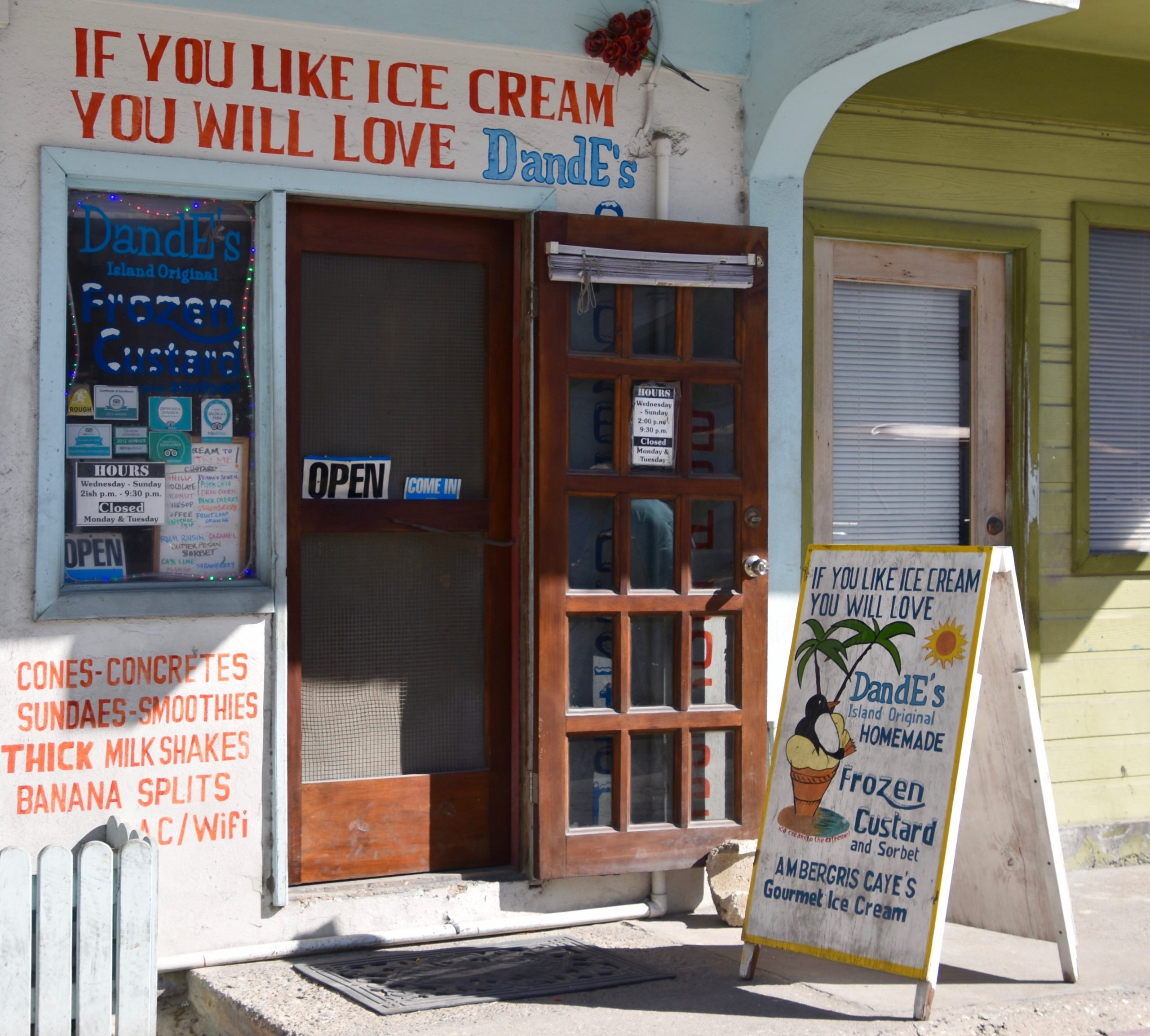 DandE's Frozen Custard, Ambergris Caye