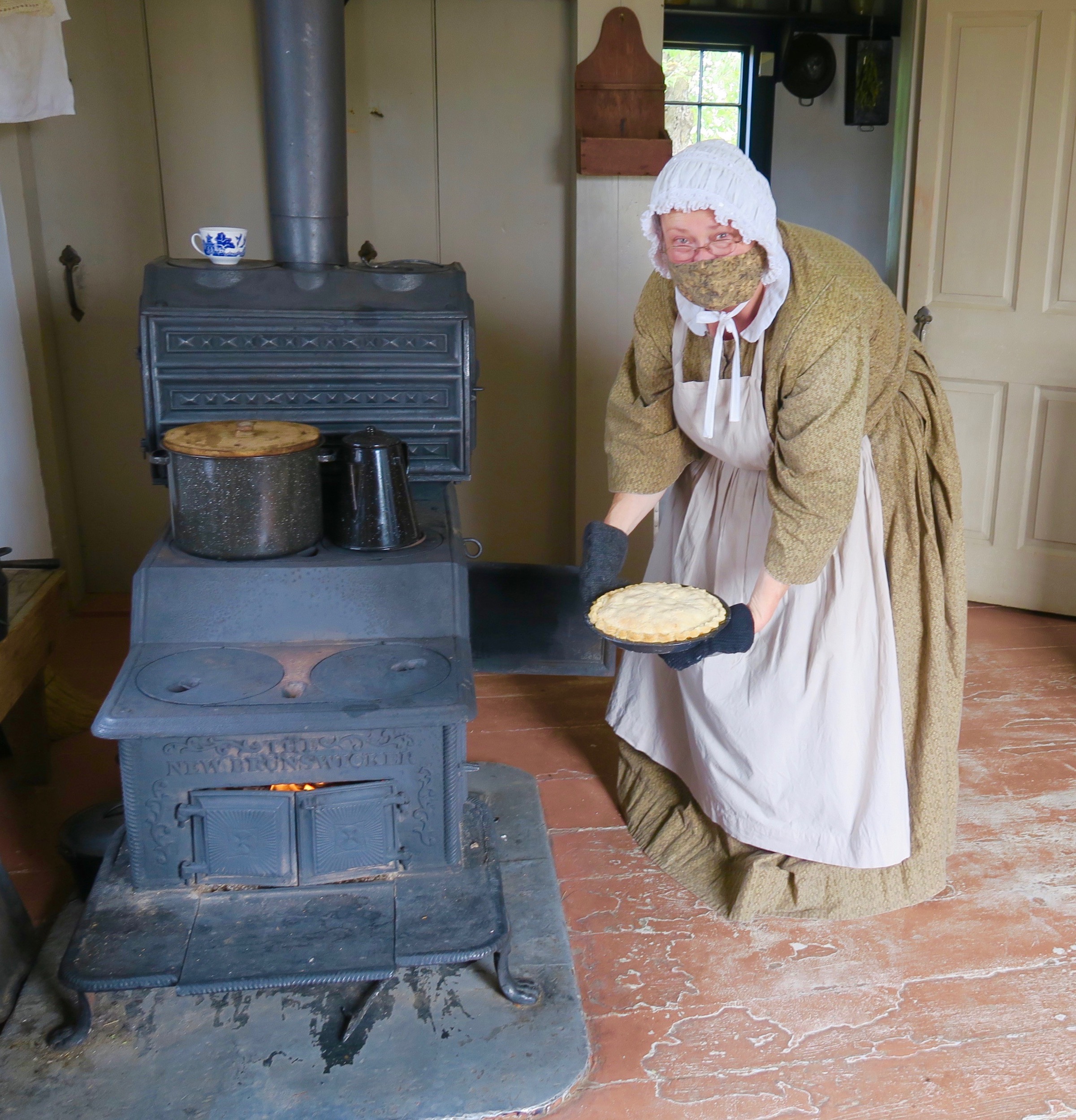 Apple Pie Making, Kings Landing