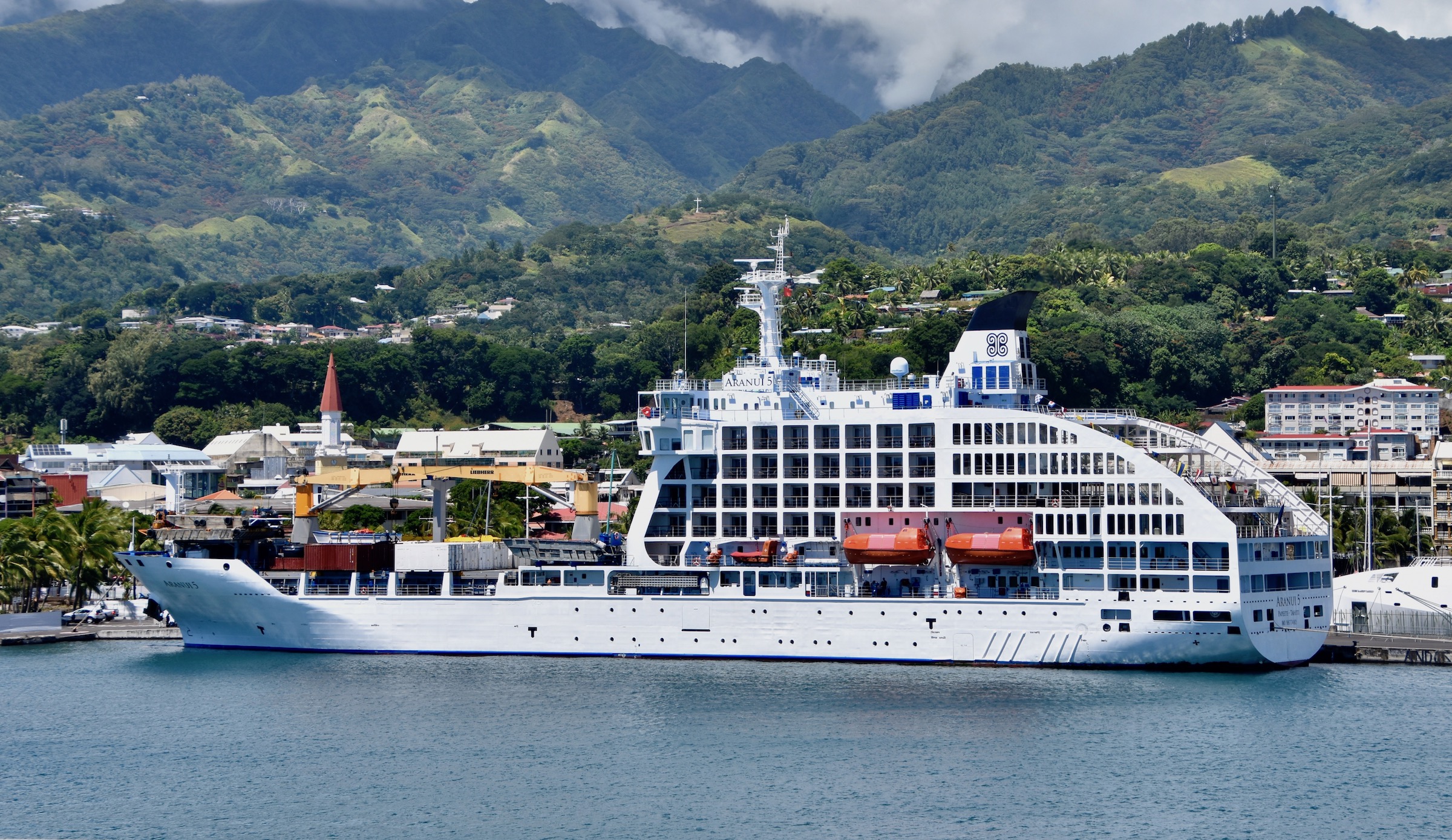 Aranui 5 sails to French Polynesia