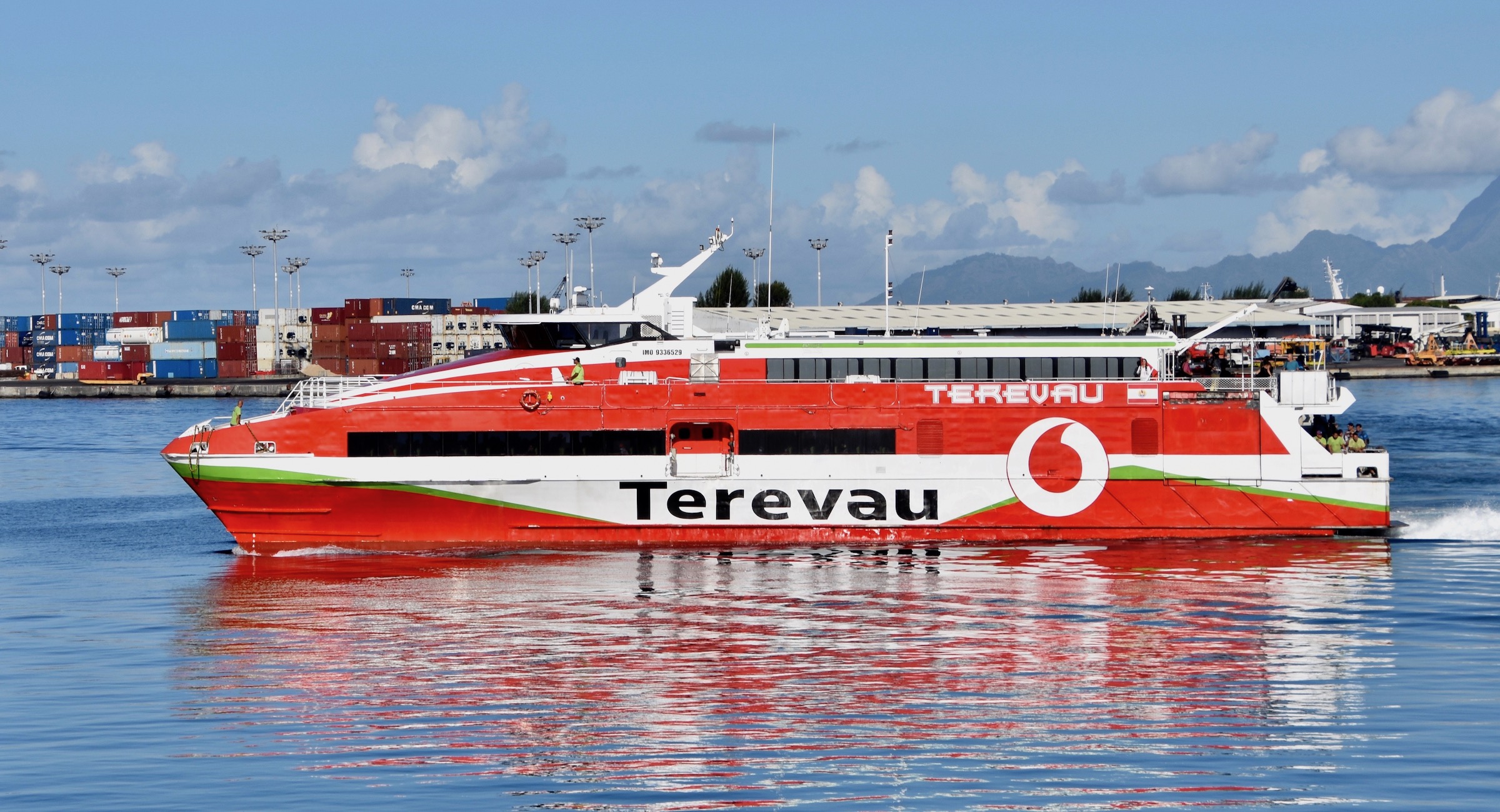 Ferry to Moorea