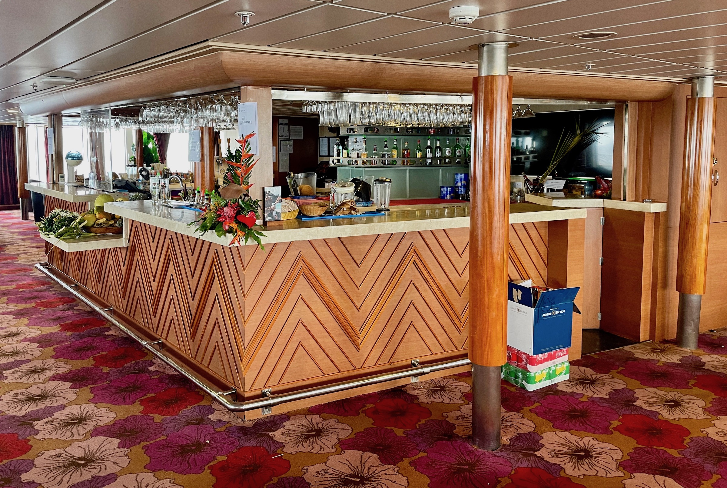 Bar on the Aranui 5