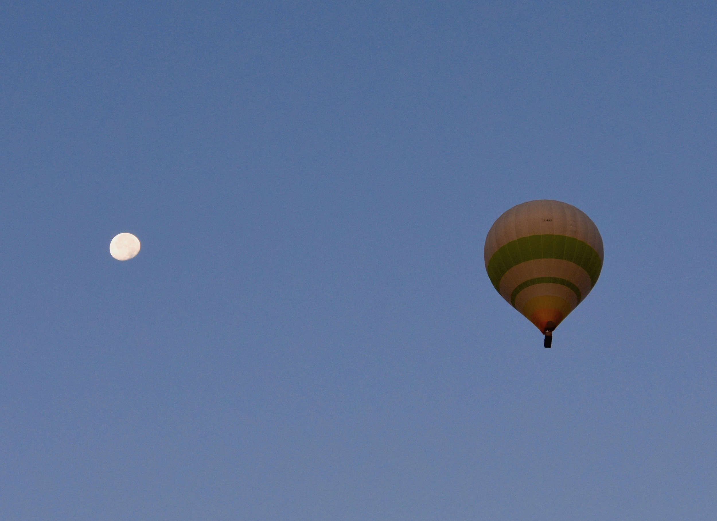 Moon & Balloon, Ballooning in Cappadocia