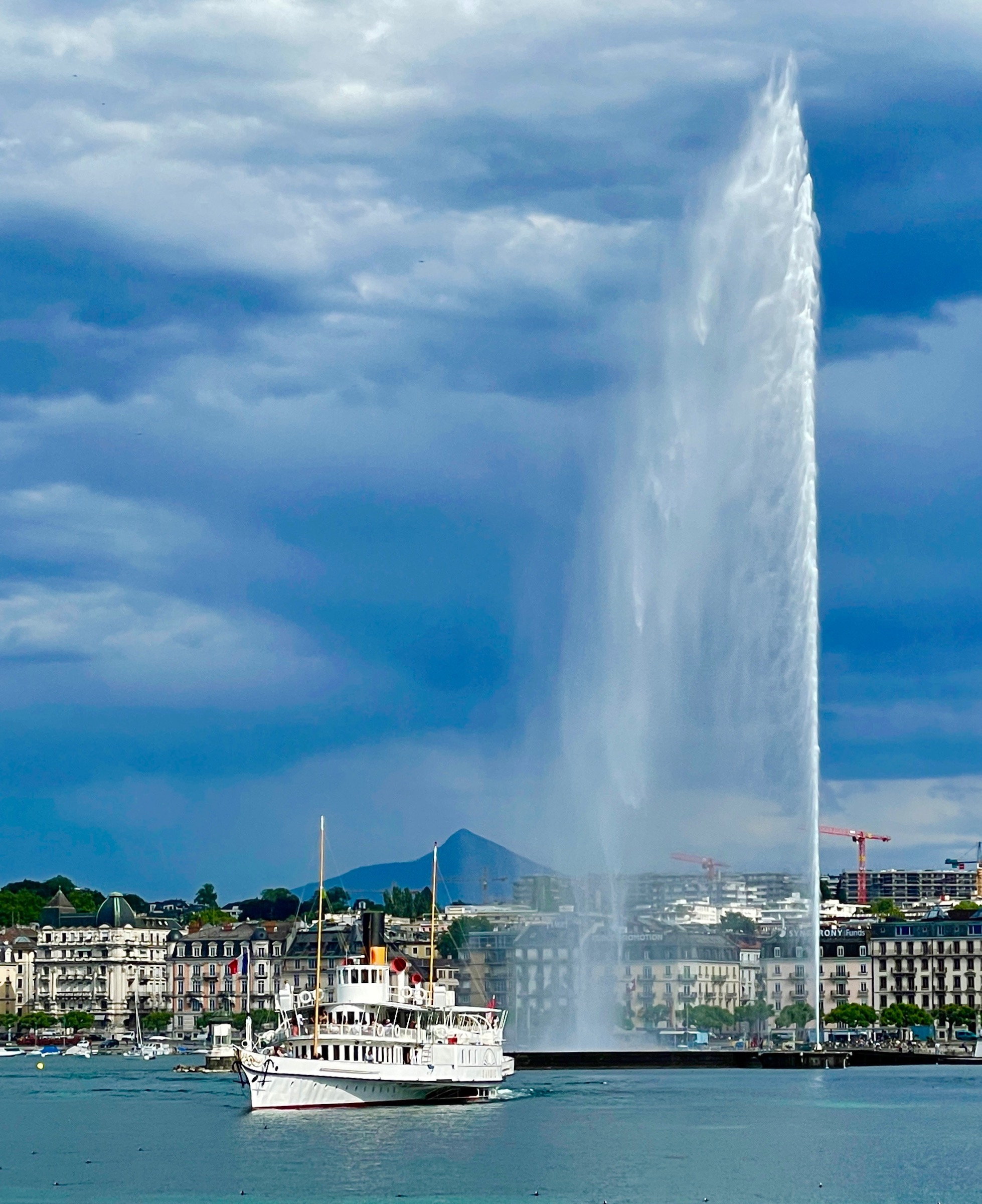 Jet D'Eau & Savoie Paddlewheel, Old Town Geneva