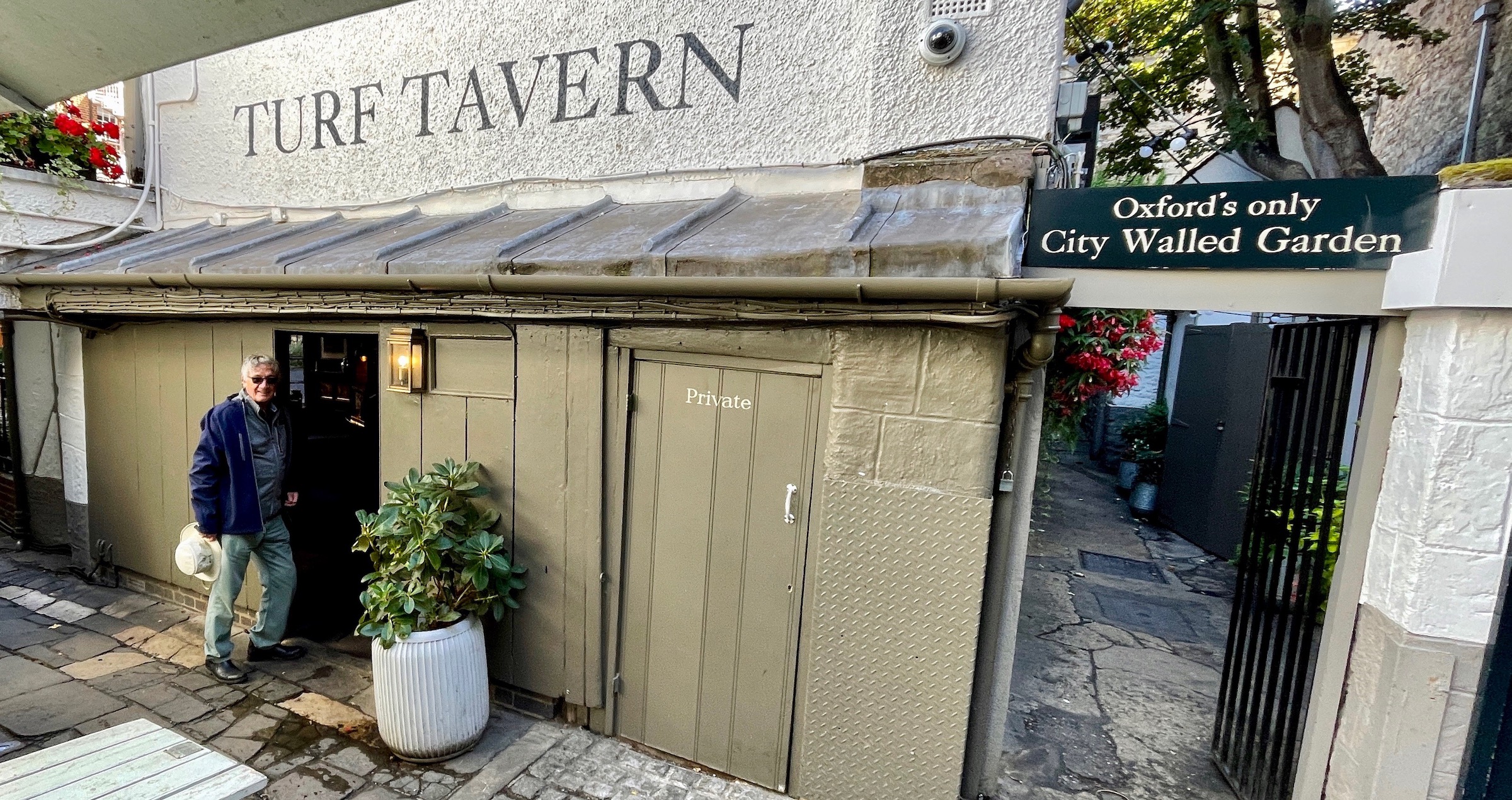 Entering the Turf Tavern, Oxford