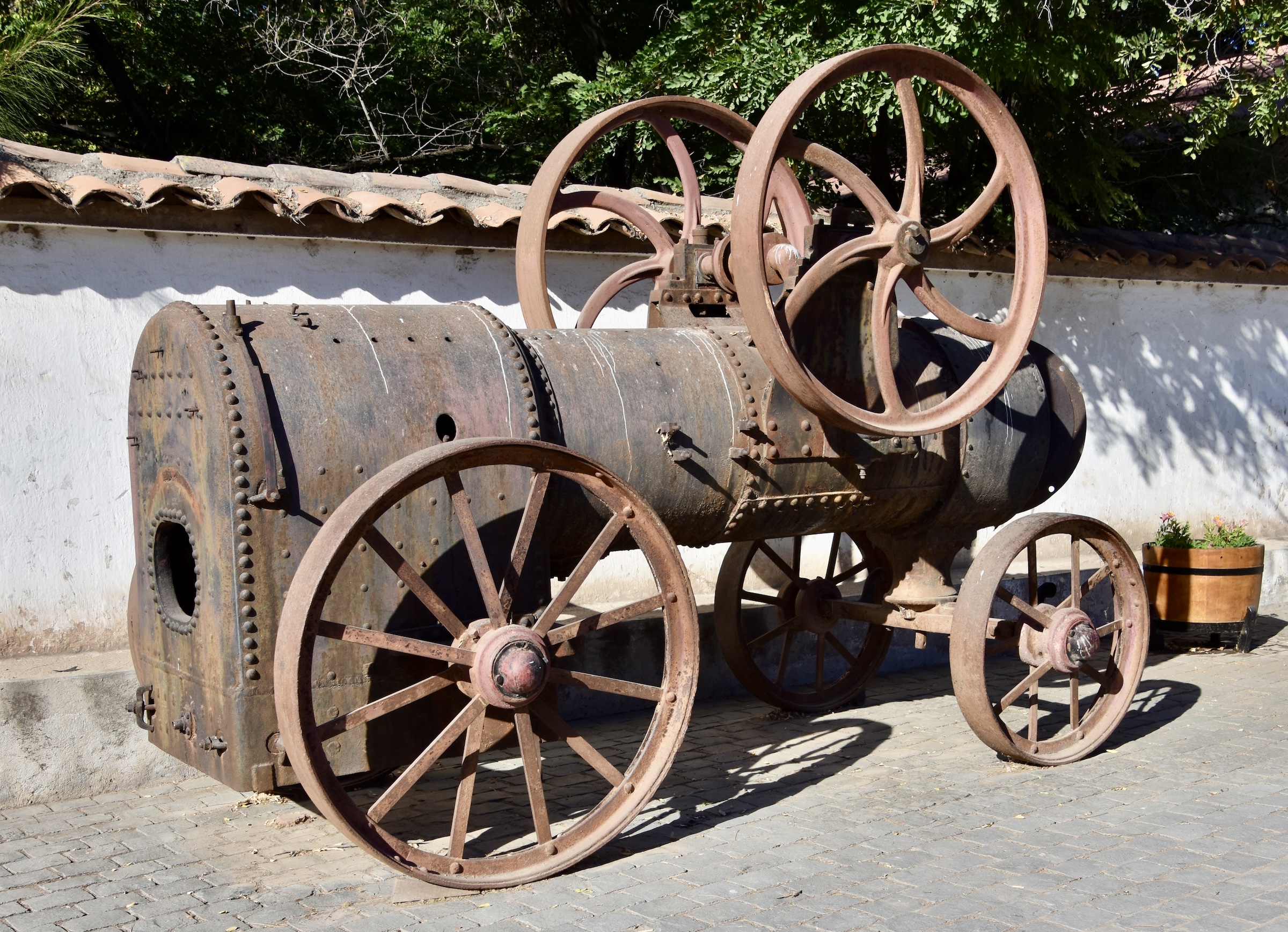 Old Steam Tractor, Vina Santa Rita