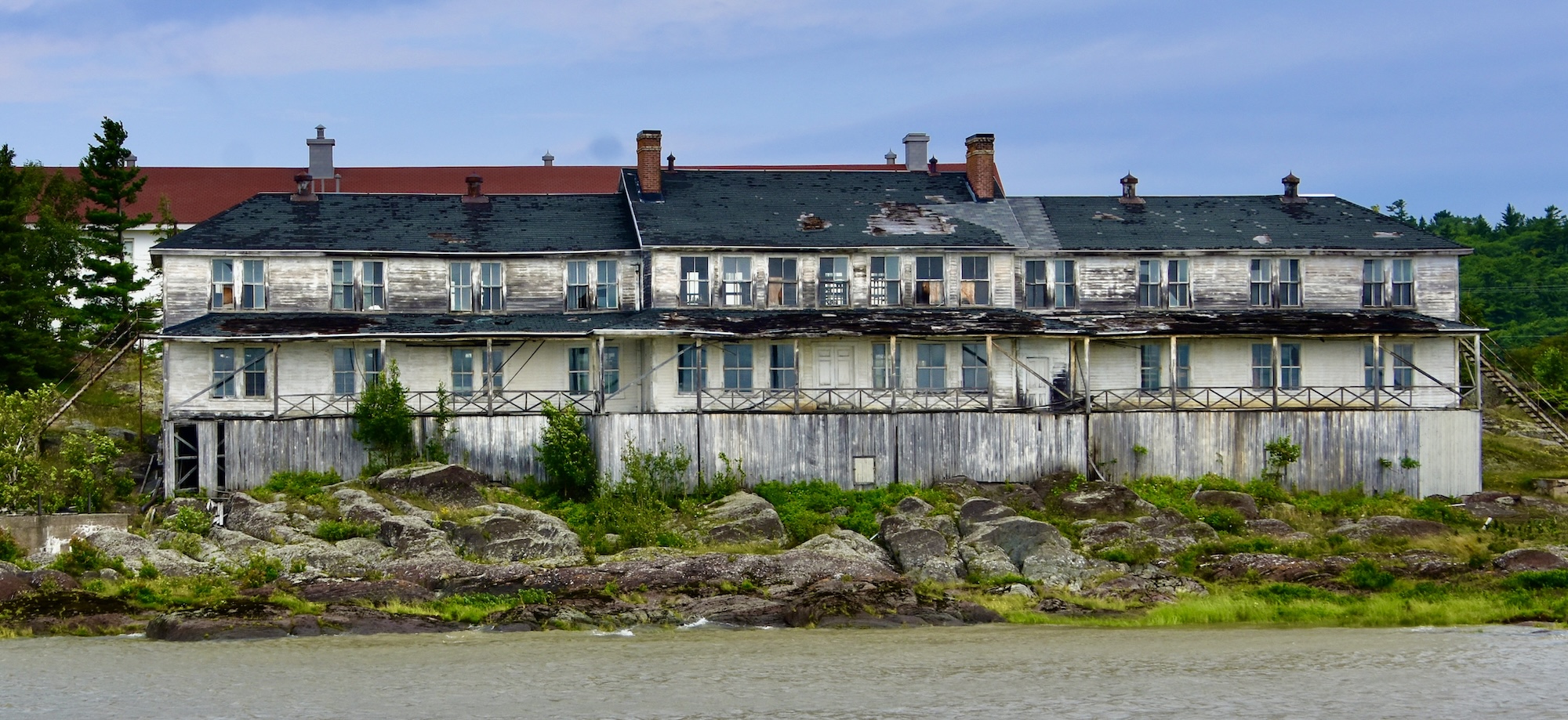 2nd Class Hotel, Grosse Ile
