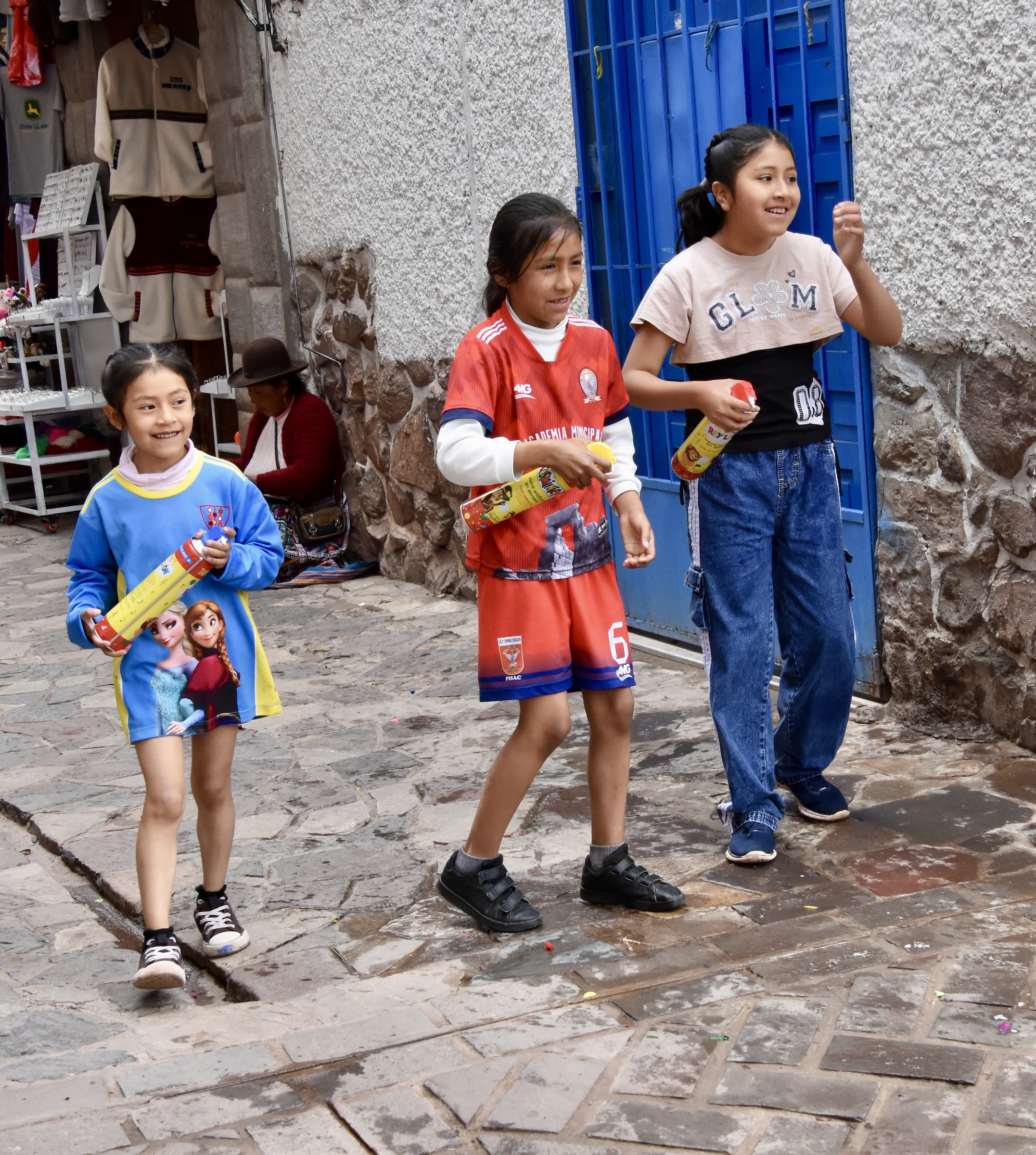 Here come the Girls, Pisaq, Peru