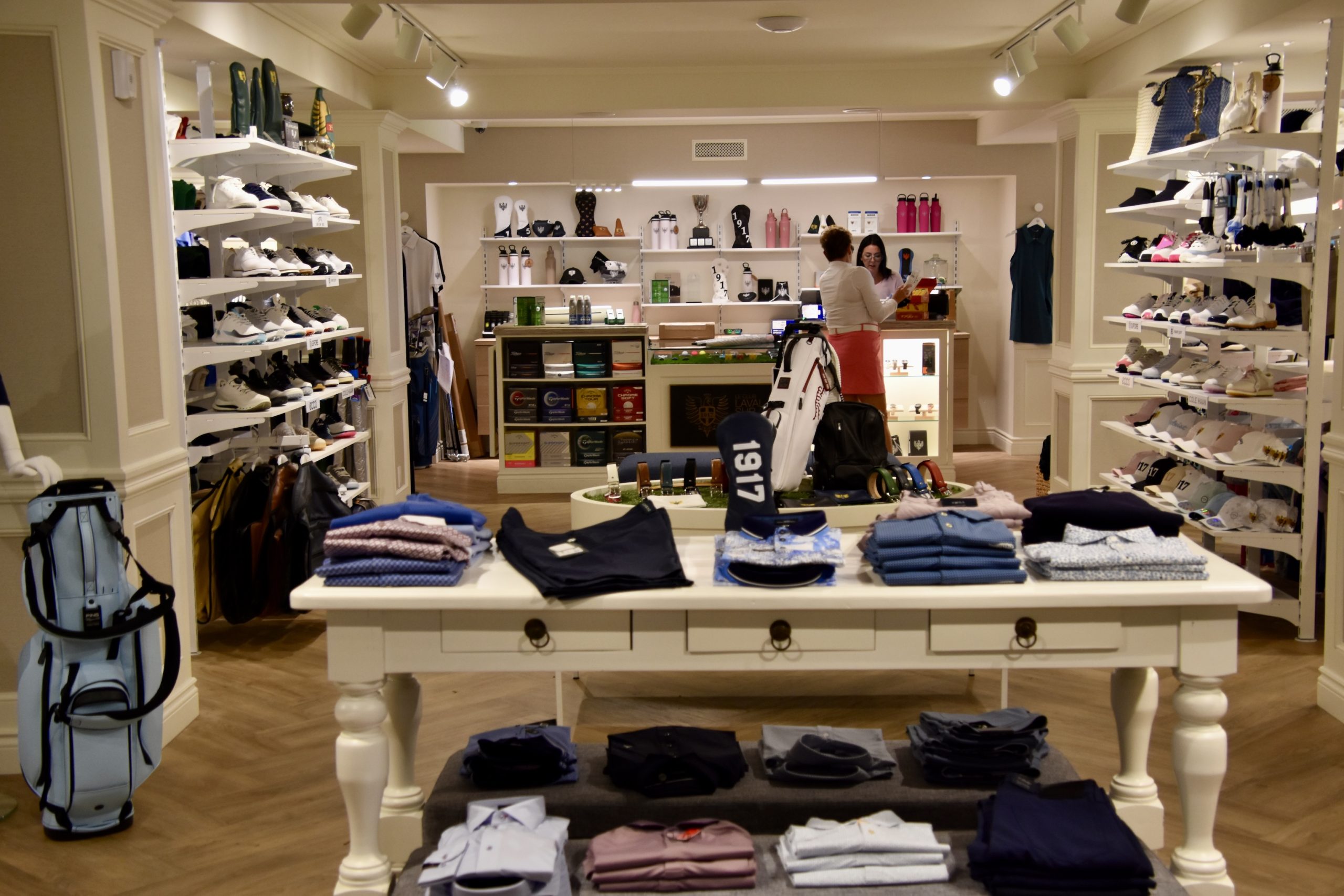 Pro Shop, Laval-sur-le-Lac